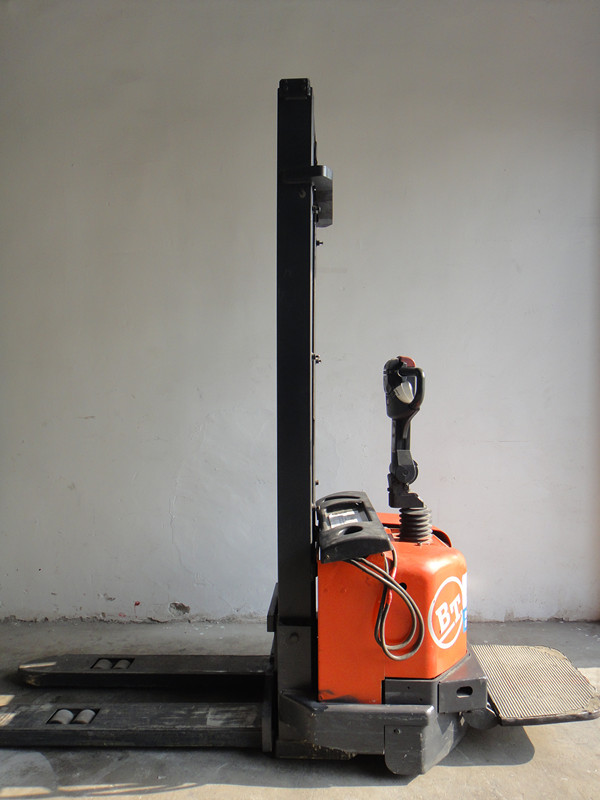 BT-S12電動堆高機