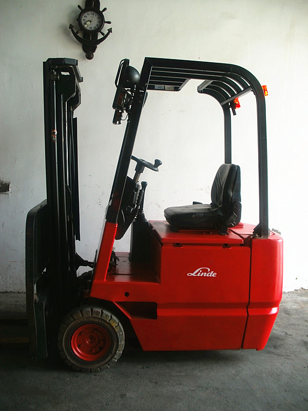 E15C-02-322平衡重叉車